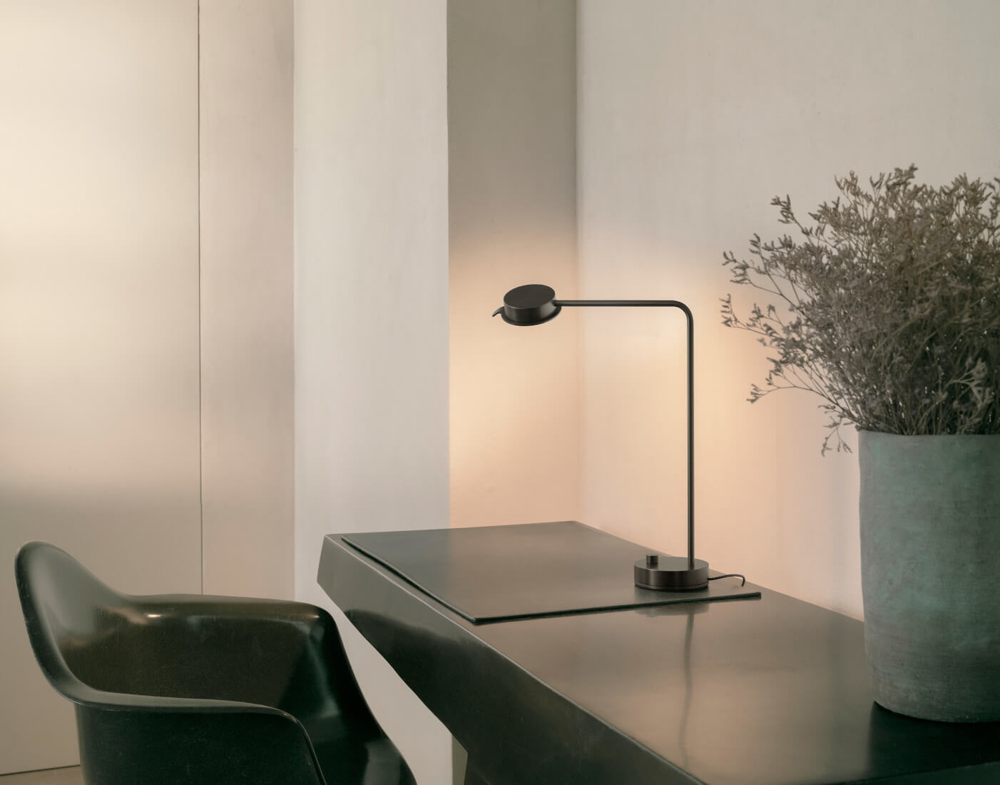 w102 Chipperfield Tischleuchte, brass