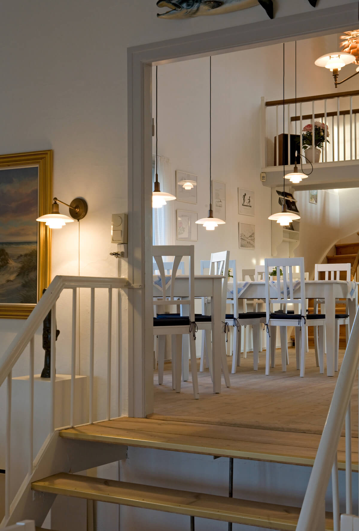 Zeitlose PH 2/1 Wandlampe von Louis Poulsen mit ikonischem Design und hoher Verarbeitungsqualität.