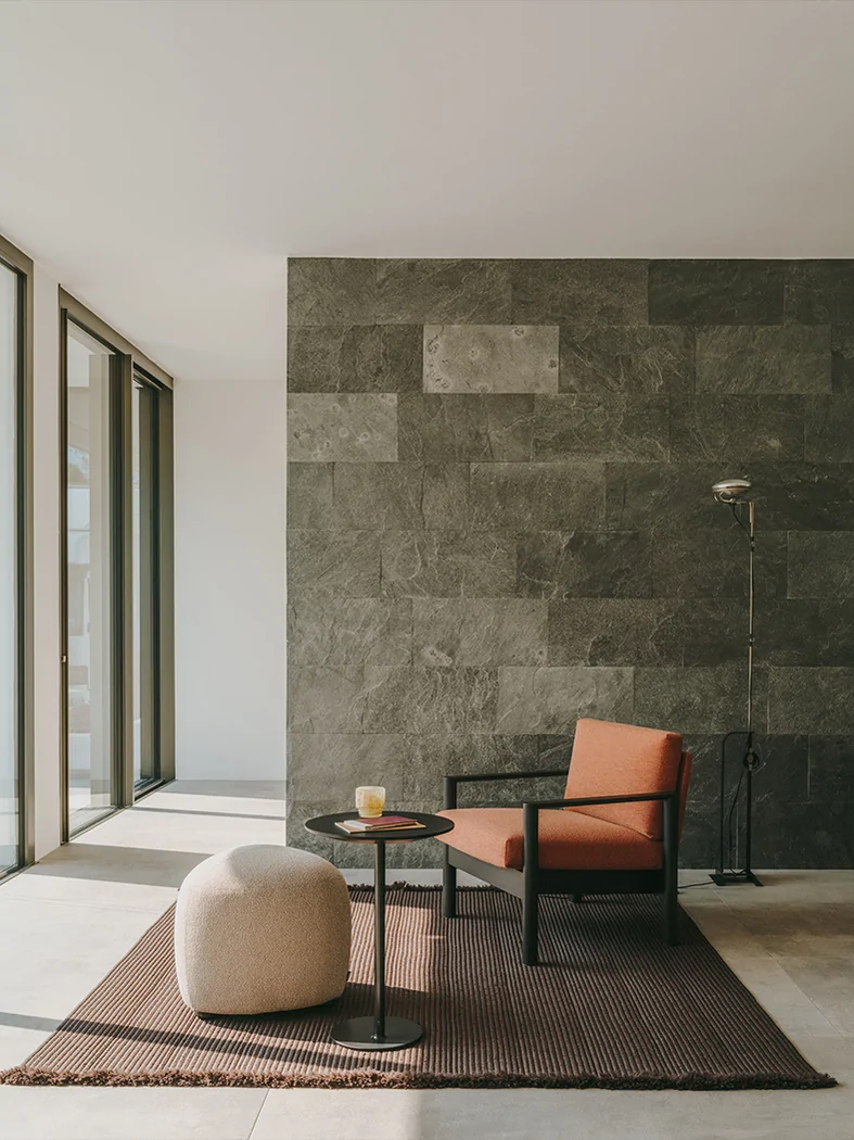 Lapalma 10:30 Sessel als hochwertiger Loungesessel in moderner Architektur