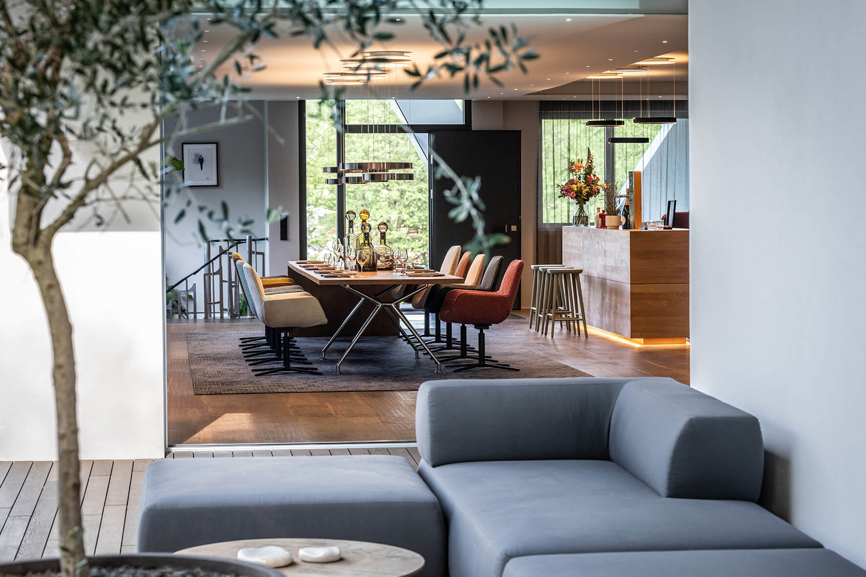 Moderner Wagner W-Club Sessel mit poliertem 5-Strahl-Aluminiumfuß und ergonomischem Sitzkomfort