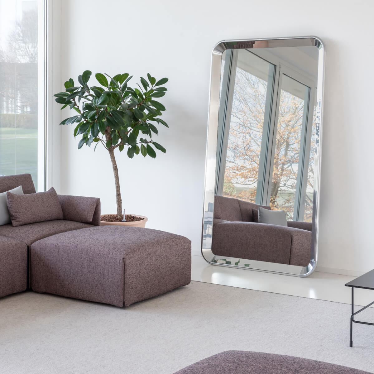 Magis Déjà-vu Wandspiegel im modernen Wohnbereich, elegant, reflektierend und hochwertig gefertigt in Italien