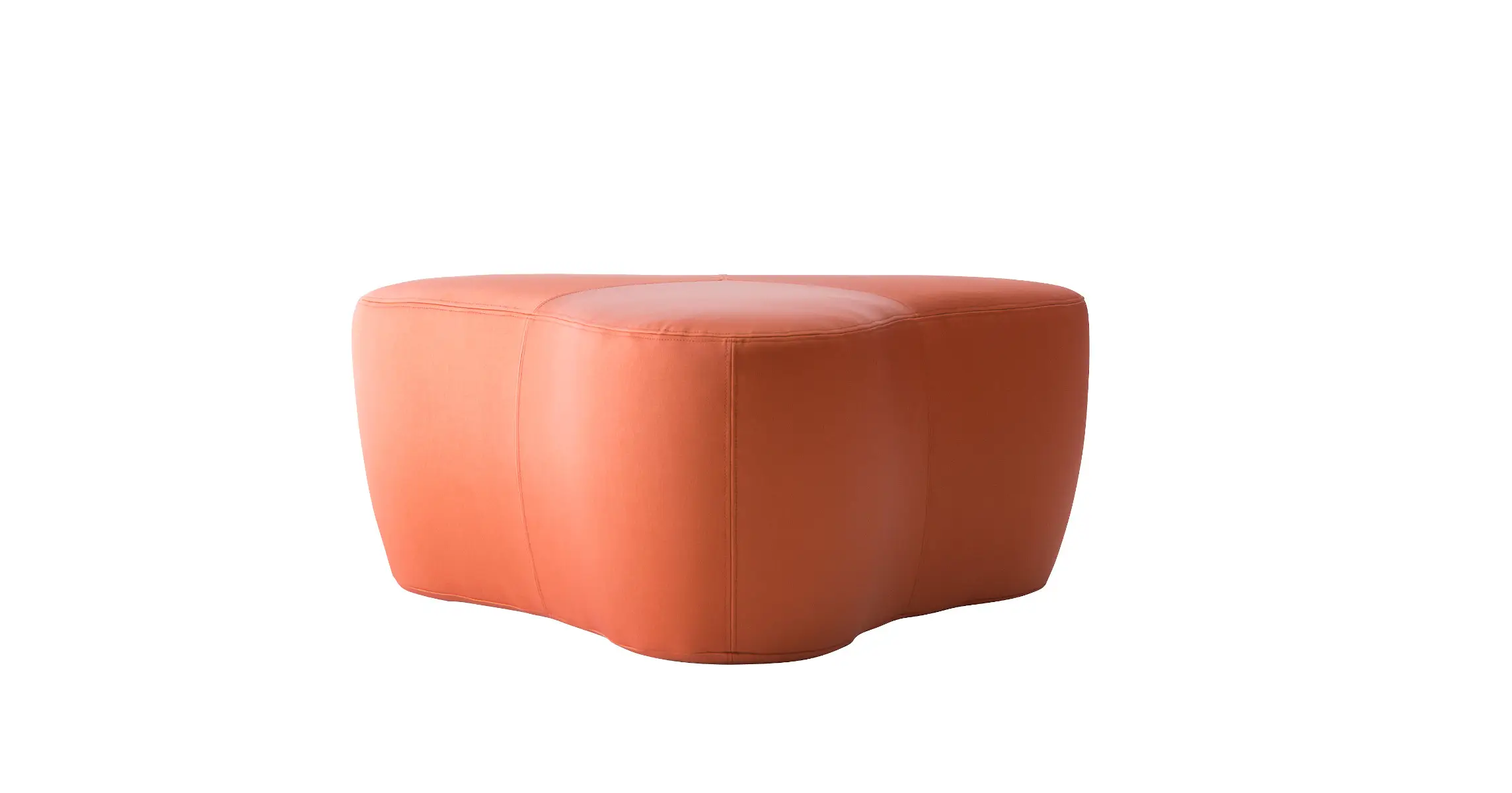 Softline Chat Hocker Small in Orange aus seitlicher Perspektive mit organisch gerundeter Sitzfläche, gepolstertem Korpus und sichtbaren Nähten.
