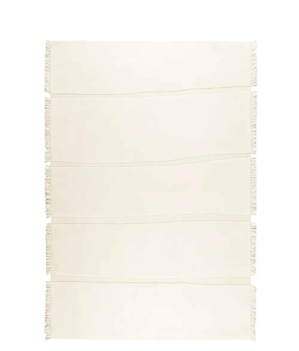 Massimo Copenhagen Atoll Teppich in Cream mit rechteckiger Form, dezenten Querstreifen und hellen Fransen an beiden Längsseiten aus der Draufsicht.