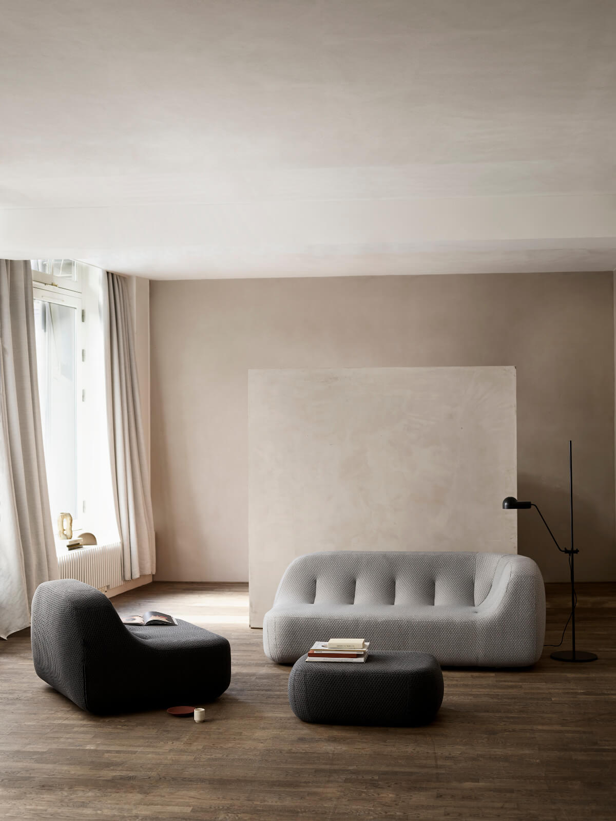 Design-Hocker Softline Sand – moderner Sitzhocker mit vielseitigen Einsatzmöglichkeiten im Wohn- und Objektbereich
