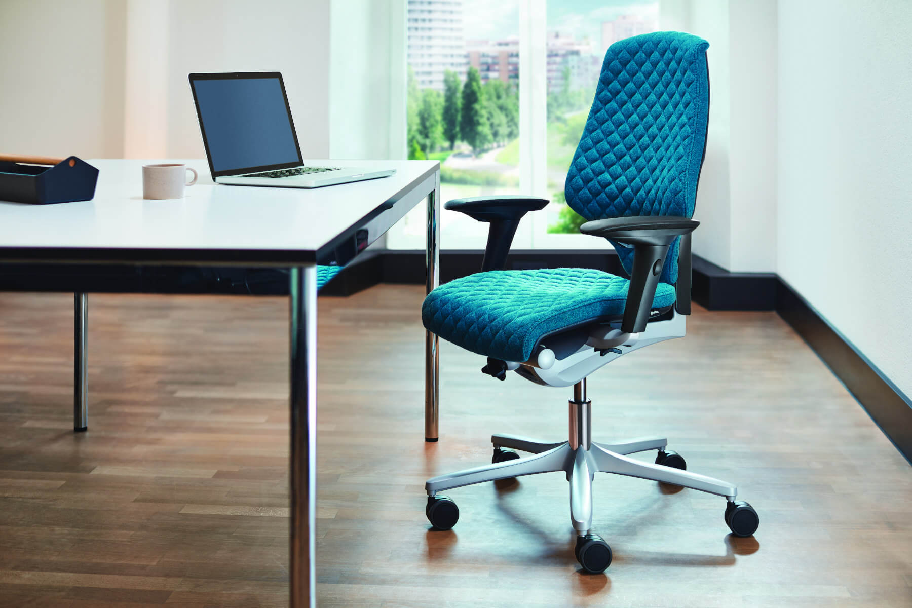 Ergonomischer Sitzkomfort mit Giroflex 64-3578-QUI Bürostuhl Stoff Synergy Quilt Hourglass, höhenverstellbar