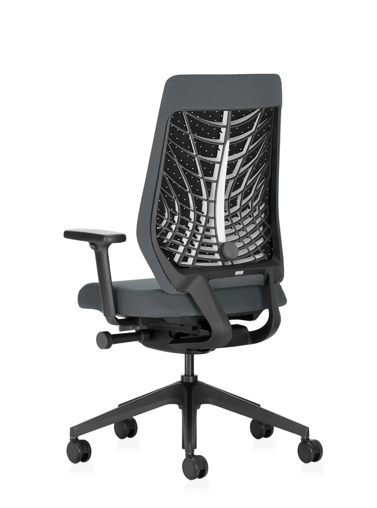 Interstuhl JOYCEis3 JC316 Bürostuhl in Schwarz und Grau mit perforierter Rückenlehne in schräger Rückansicht