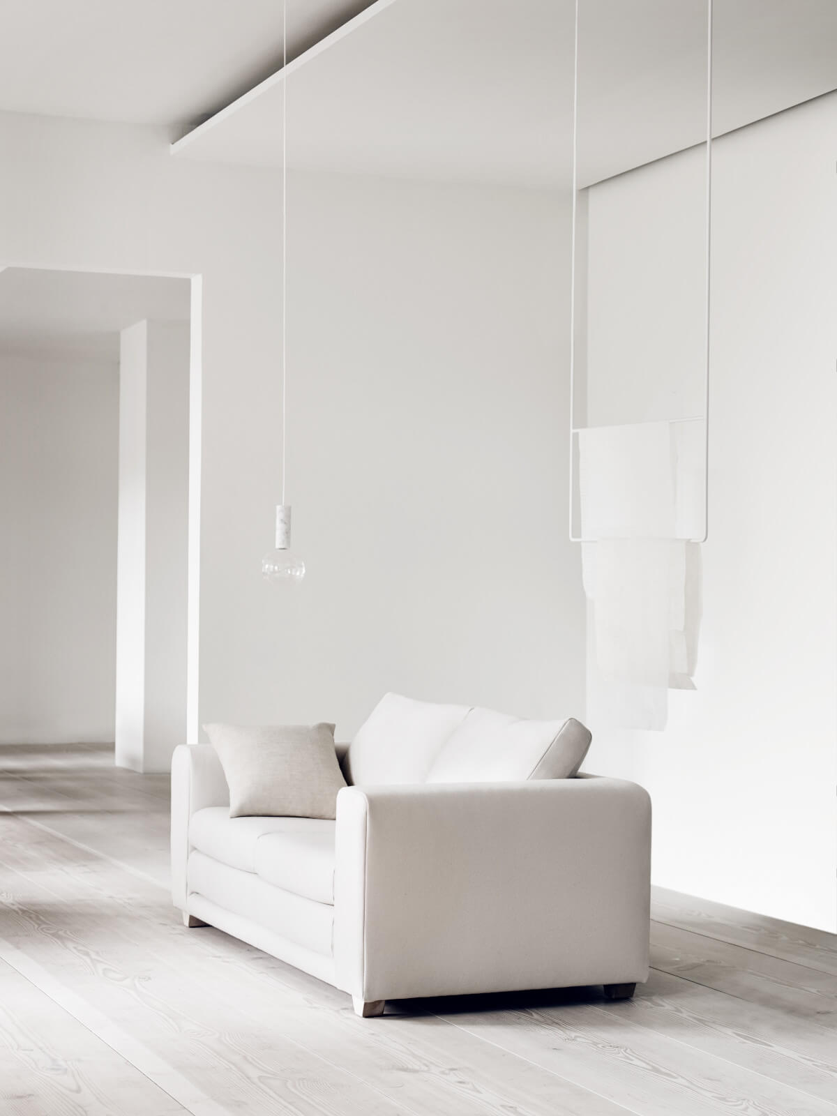 Modernes Softline Victor Sofa 2,5-Sitzer, elegantes Designersofa für Wohn- und Loungebereiche