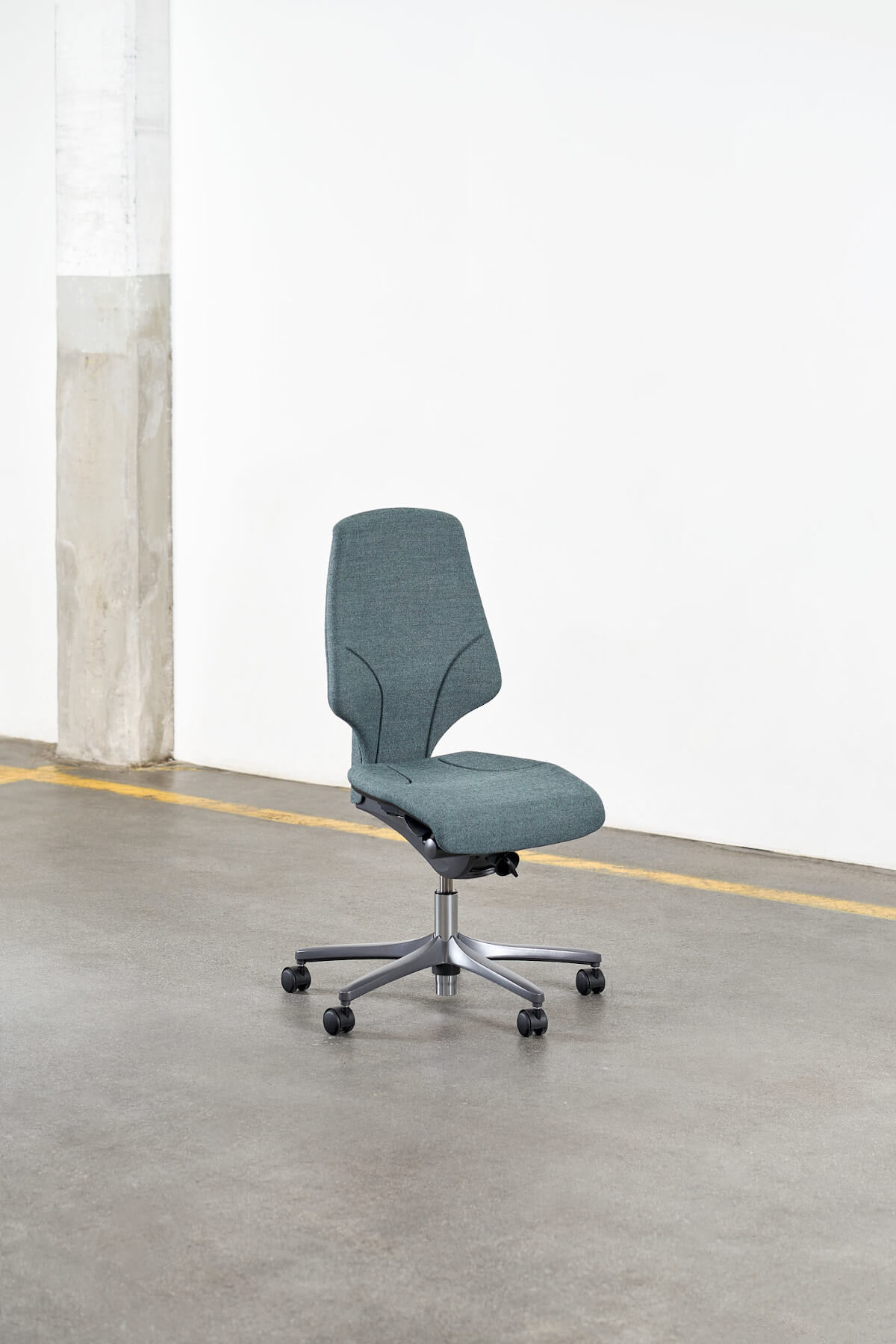 Giroflex 64-3078 komfortabler Büro-Drehstuhl mit ergonomischer Unterstützung und funktionalem Design für effizientes Arbeiten