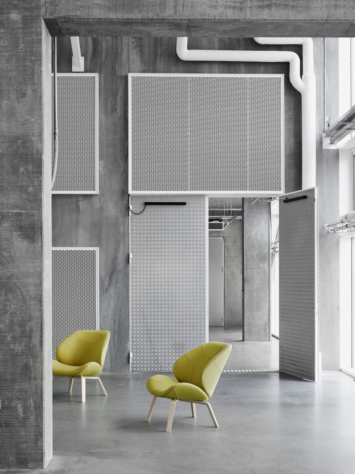 Eden Sessel von Softline, ergonomischer Design-Sessel mit hochwertigem Polster und weichem Bezug für stilvolles Sitzen