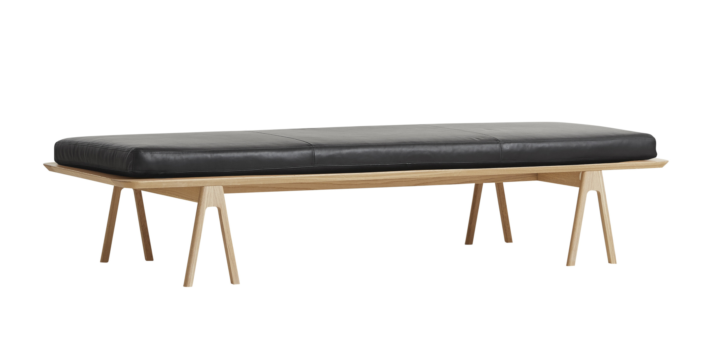 Level Daybed, eiche weiß pigmentiert / leder schwarz Level Daybed, eiche weiß pigmentiert / leder schwarz