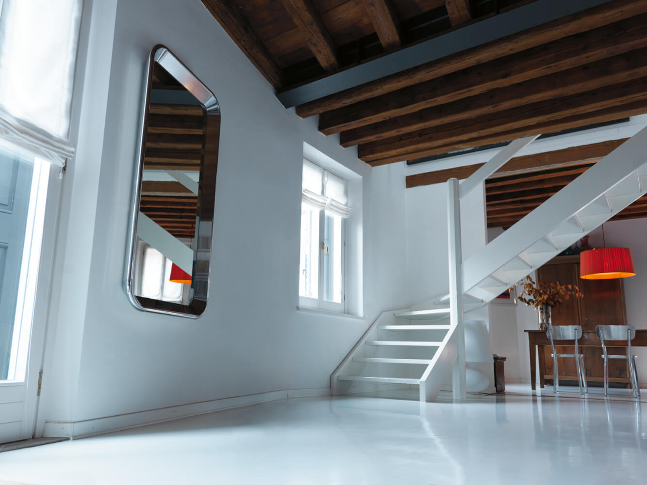 Magis Déjà-vu Wandspiegel im Designer-Wohnraum, edel, hochwertig, reflektierend und dekorativ einsetzbar