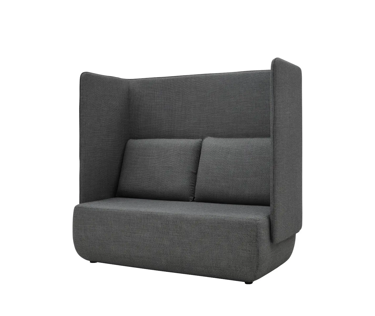 Softline Opera Sofa Hoch in Anthrazit aus schräger Perspektive mit hoher gepolsterter Rücken- und Seitenwand sowie zwei Rückenkissen.