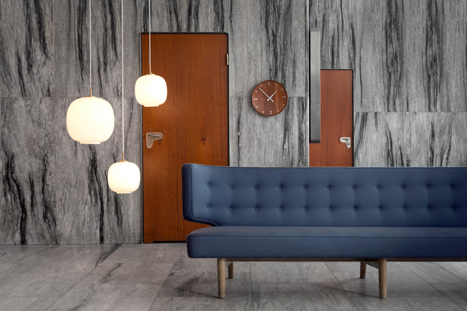 Pendelleuchte Louis Poulsen VL 45 Radiohus mit diffuser Lichtwirkung, ideal für Esszimmer und Wohnräume.