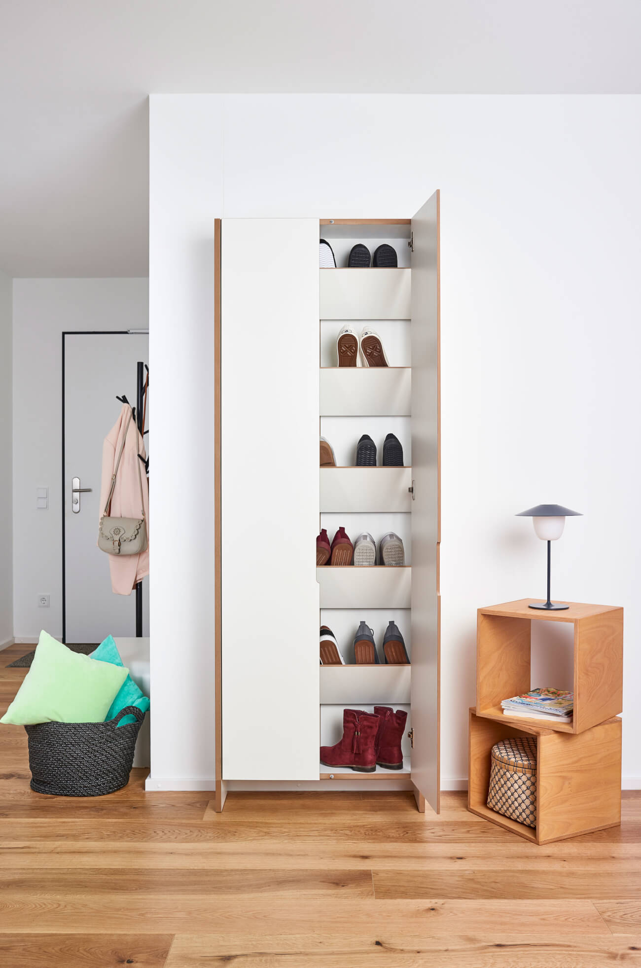 Tojo Flachmann Schuhschrank Ambiente