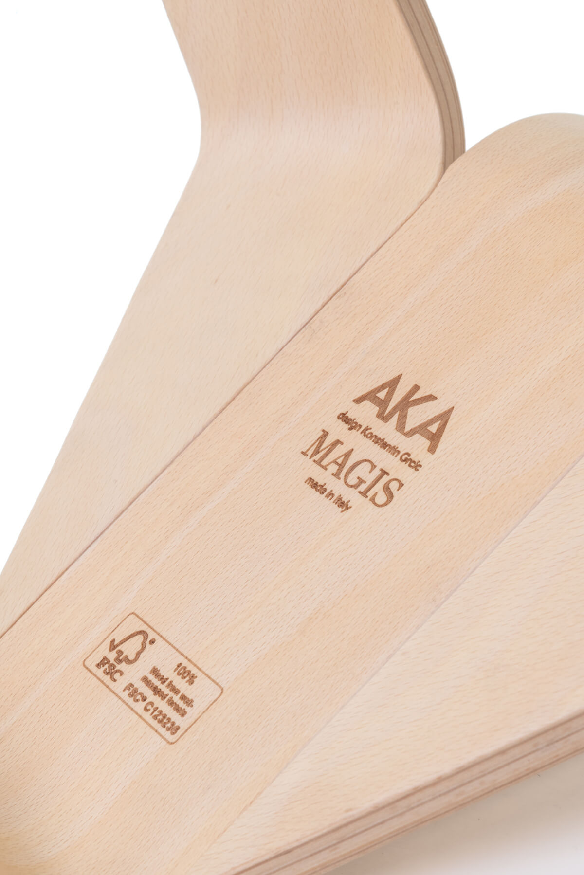 Magis Aka Hocker im modernen Wohnbereich, leicht, robust, hochwertig verarbeitet – stilvolles Design aus Italien