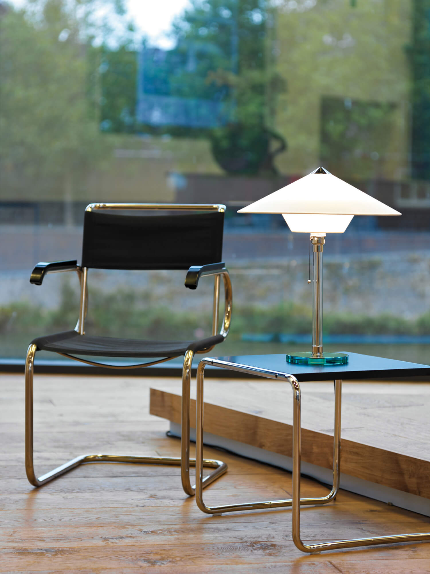 Tecnolumen Wagenfeld WG 28 Tischleuchte aus hochwertigem Metall und Glas im klassischen Bauhaus-Stil für moderne Innenräume