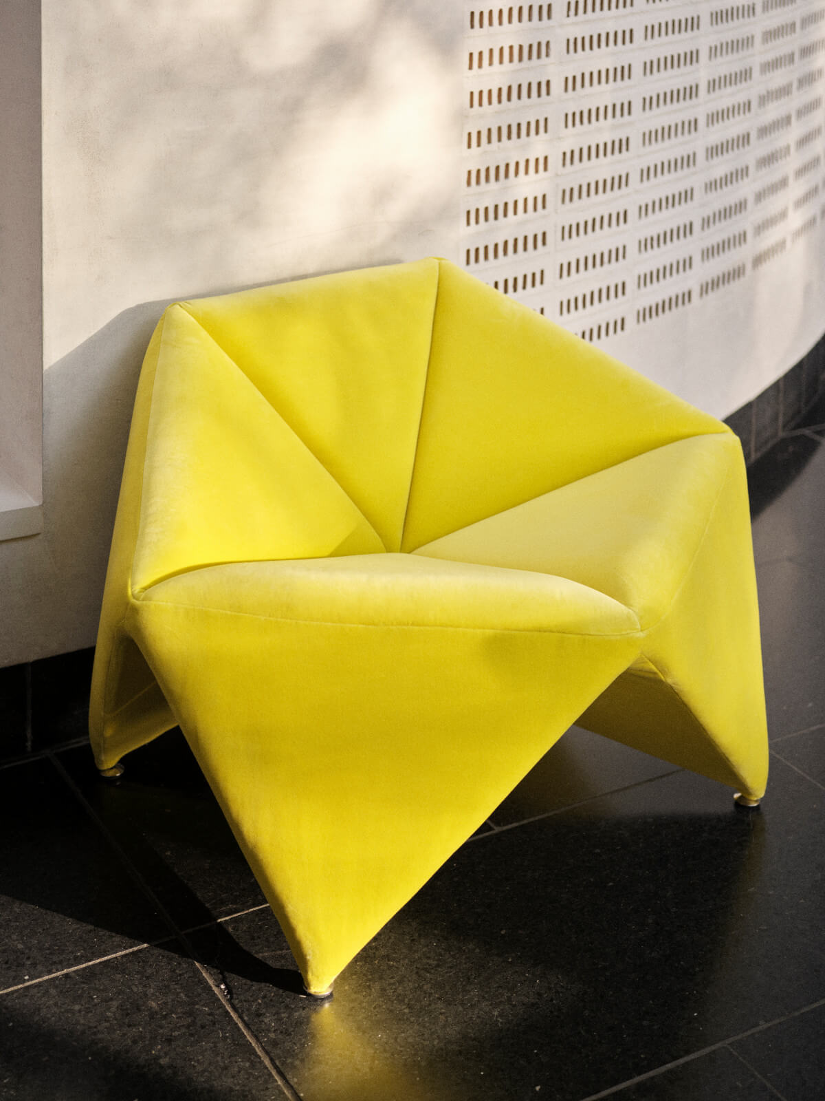 Fold Sessel Softline, moderner Loungesessel mit ergonomischer Form und hochwertiger Verarbeitung