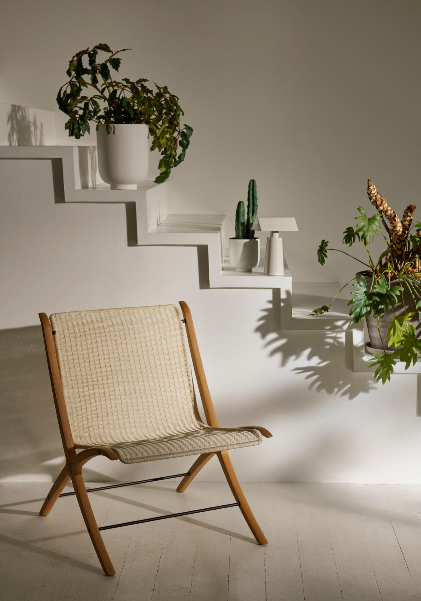 X HM10 Lounge Chair, eiche lackiert / rattan natur