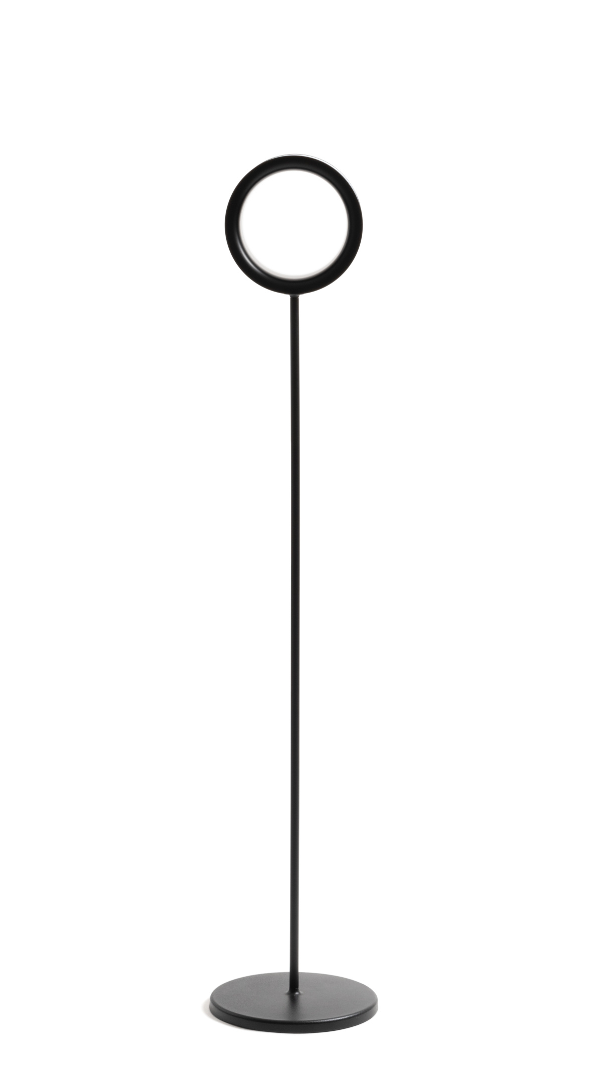 Magis Lost LED Stehleuchte im modernen Wohnbereich, elegant, dimmbar und hochwertig – italienisches Design