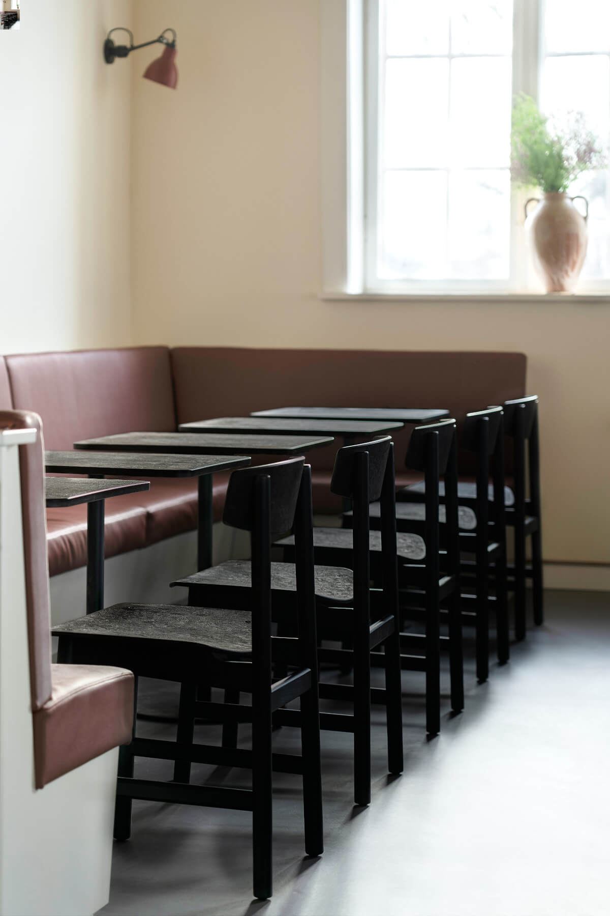 Conscious Chair 3162, buche grau lackiert / wood waste grey