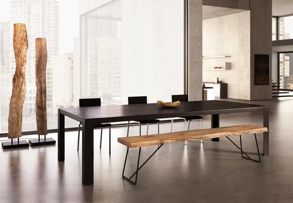 Zeus Big Irony Esstisch in einem großzügigen Loft mit exklusivem Designkonzept.