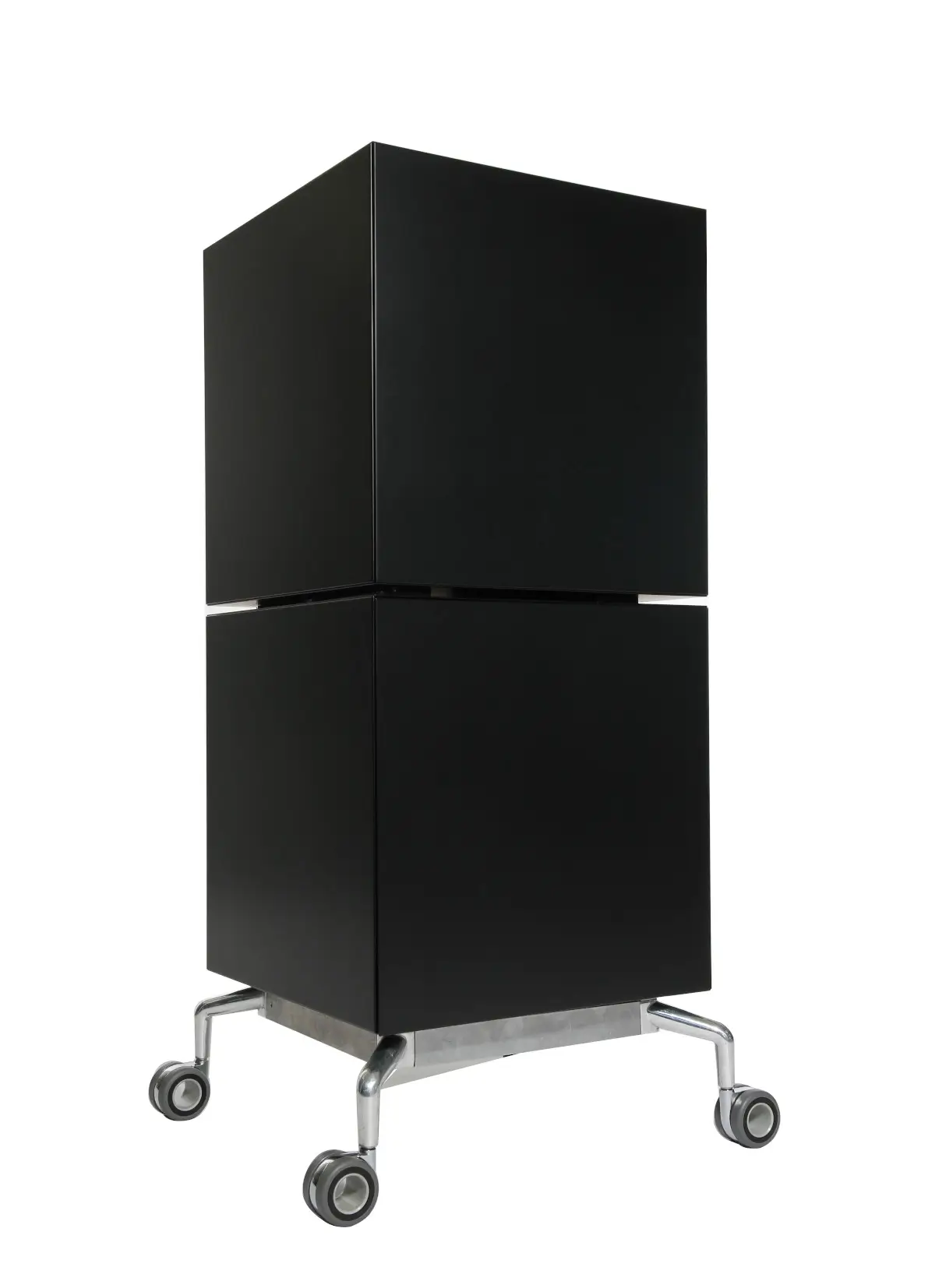 Wagner W-Box Container 2er in Schwarz mit Rollen und verchromtem Gestell in der Perspektivansicht für moderne Büro- und Arbeitsbereiche.