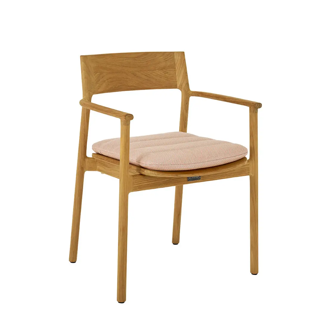 Weishäupl Teva Sessel aus massivem Teakholz mit Sitzpolster im Stoff Oriella Nectar. Hochwertiger Design-Gartensessel für Terrasse, Garten und Wohnbereich.