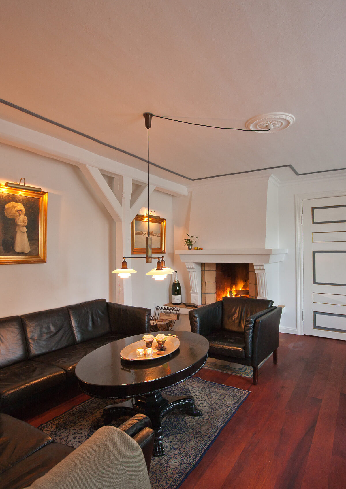 Hochwertige Pendelleuchte PH 2/1 Stammkrone von Louis Poulsen – perfekte Beleuchtung mit Glasreflektoren.