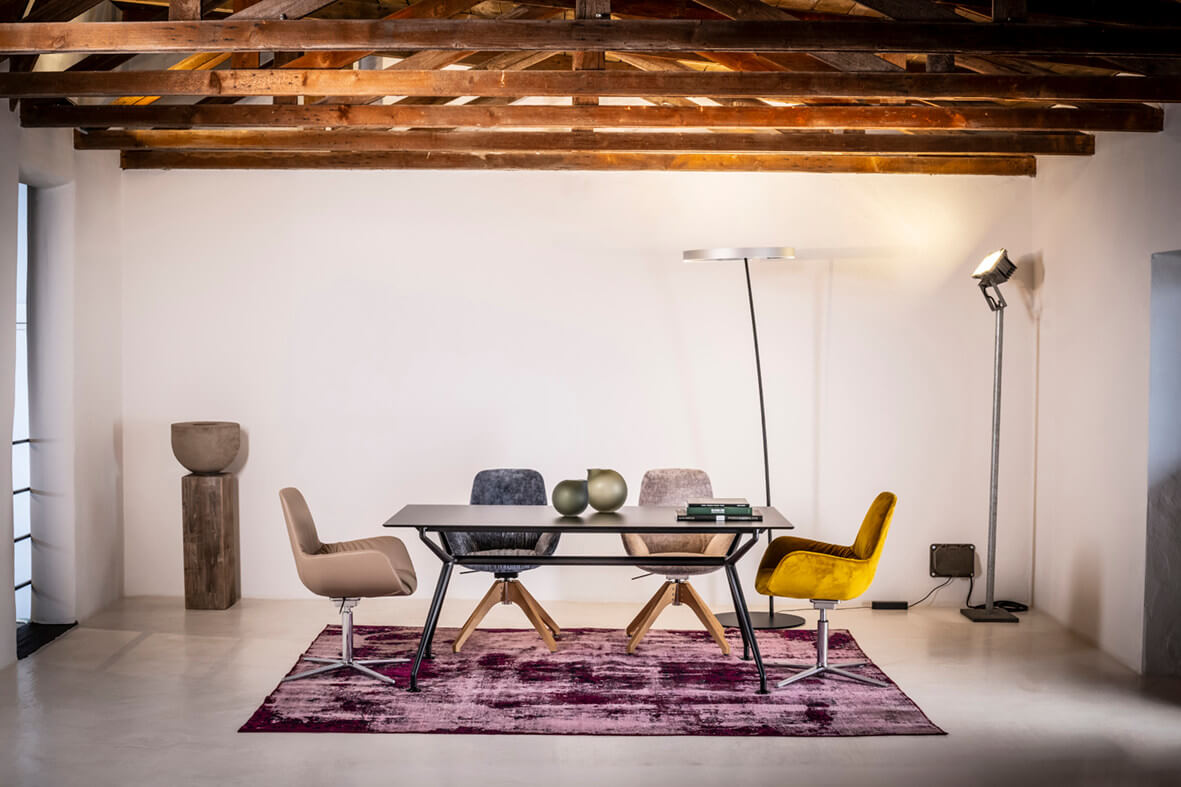 Kompakter Wagner W-Club Sessel mit robustem 4-Strahl-Gestell, drehbar und höhenverstellbar für Büro oder Homeoffice