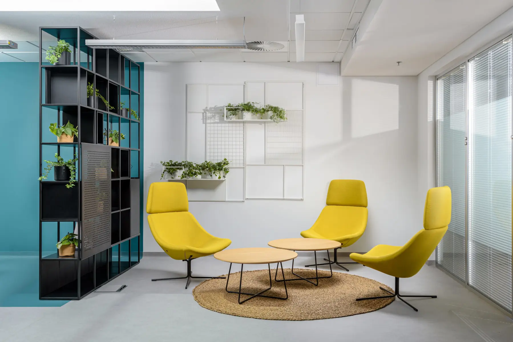 Noti Mishell Sessel mit Kreuzgestell in modernem Loungebereich