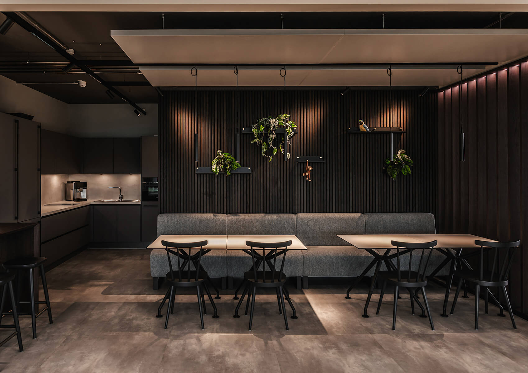 Moderner Wagner W-1960 Chairity Stuhl aus langlebigem Material, komfortabel und stilvoll