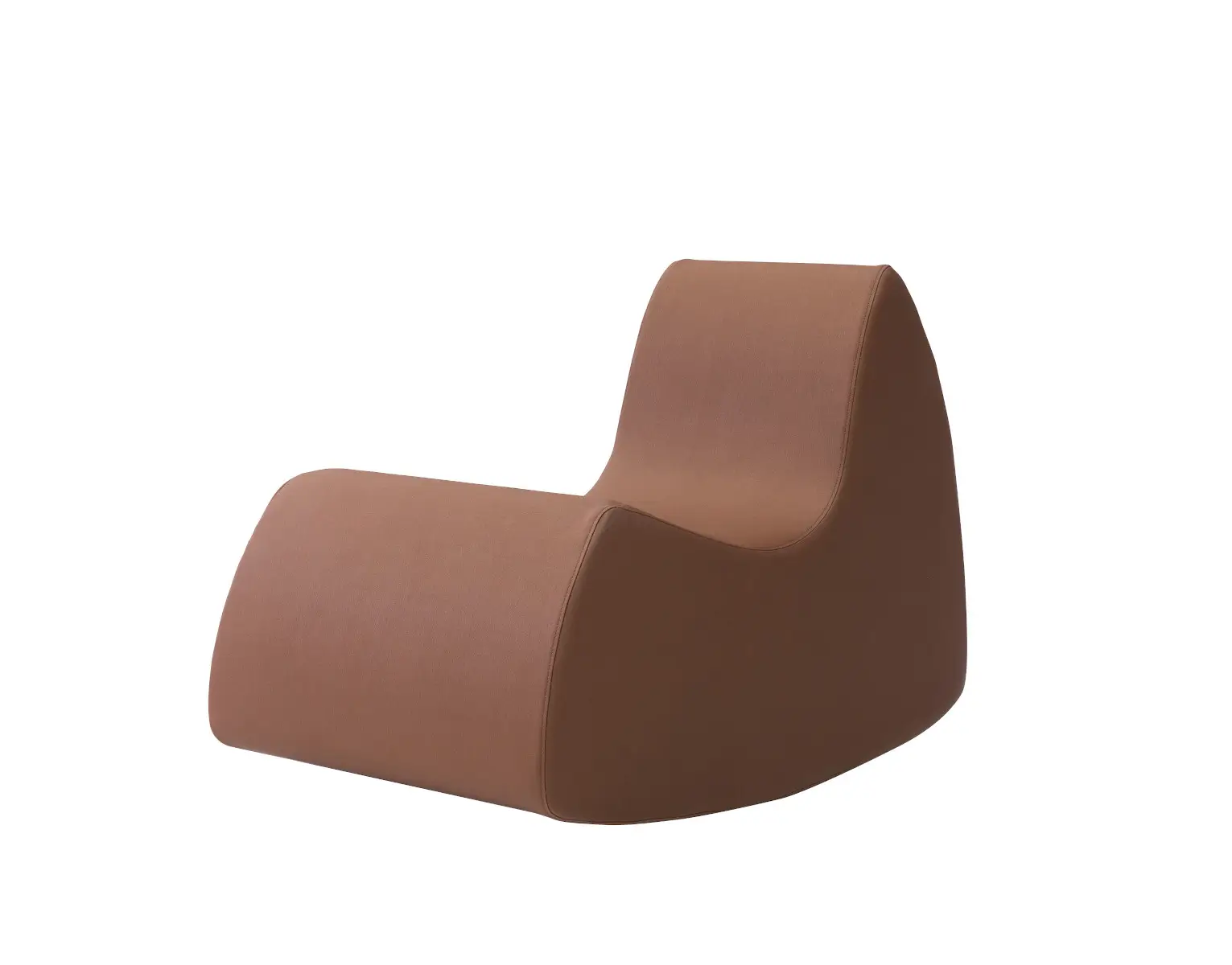 Softline Grand Prix Sessel Large in Braun aus vorderer Perspektive mit markant geschwungener Sitzfläche, hoher Rückenlehne und vollständig gepolstertem Korpus.