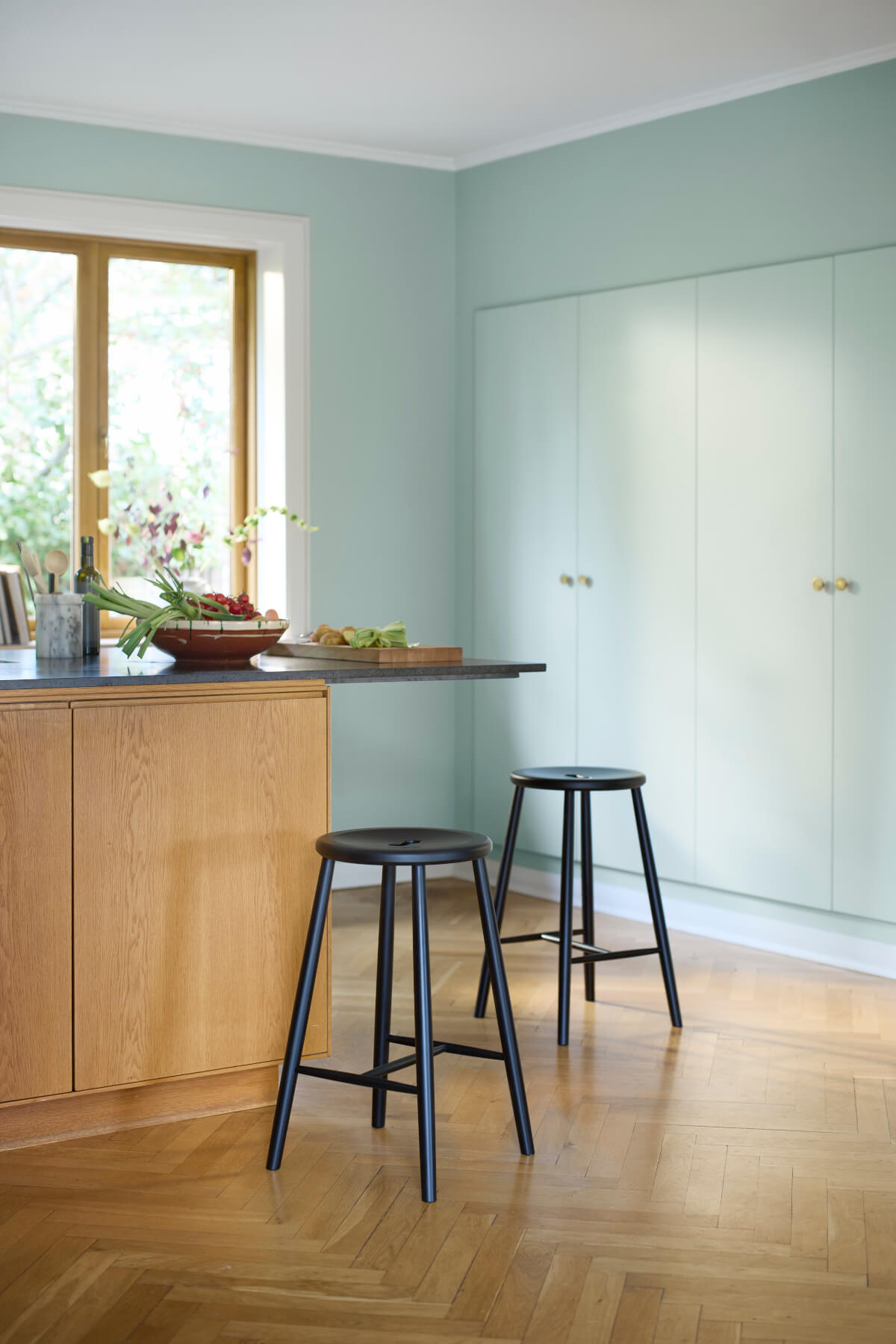 Moderner J27B Barhocker von FDB Møbler, Buche schwarz, 75 cm hoch – elegant im Küchen- oder Wohnbereich