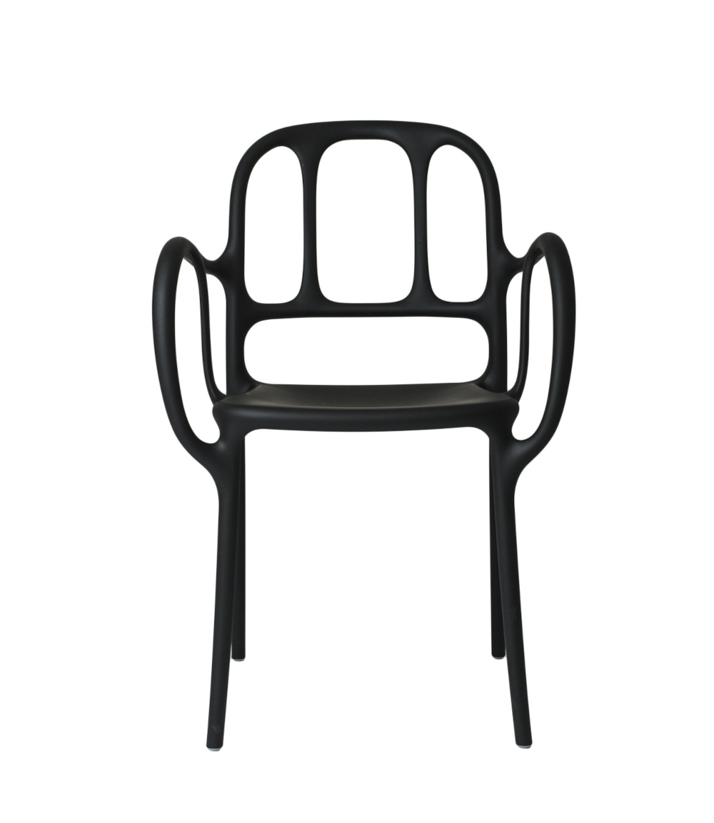 Magis Milà Stuhl schwarz, moderner Armlehnstuhl, ergonomisch, leicht, komfortabel, italienisches Design