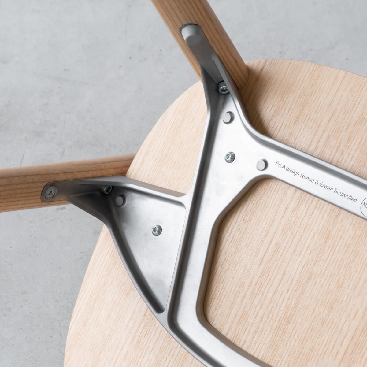 Magis Pila Stuhl, flexibel nutzbar, komfortabel und elegant – ideal für Wohn-, Büro- oder Lounge-Bereiche