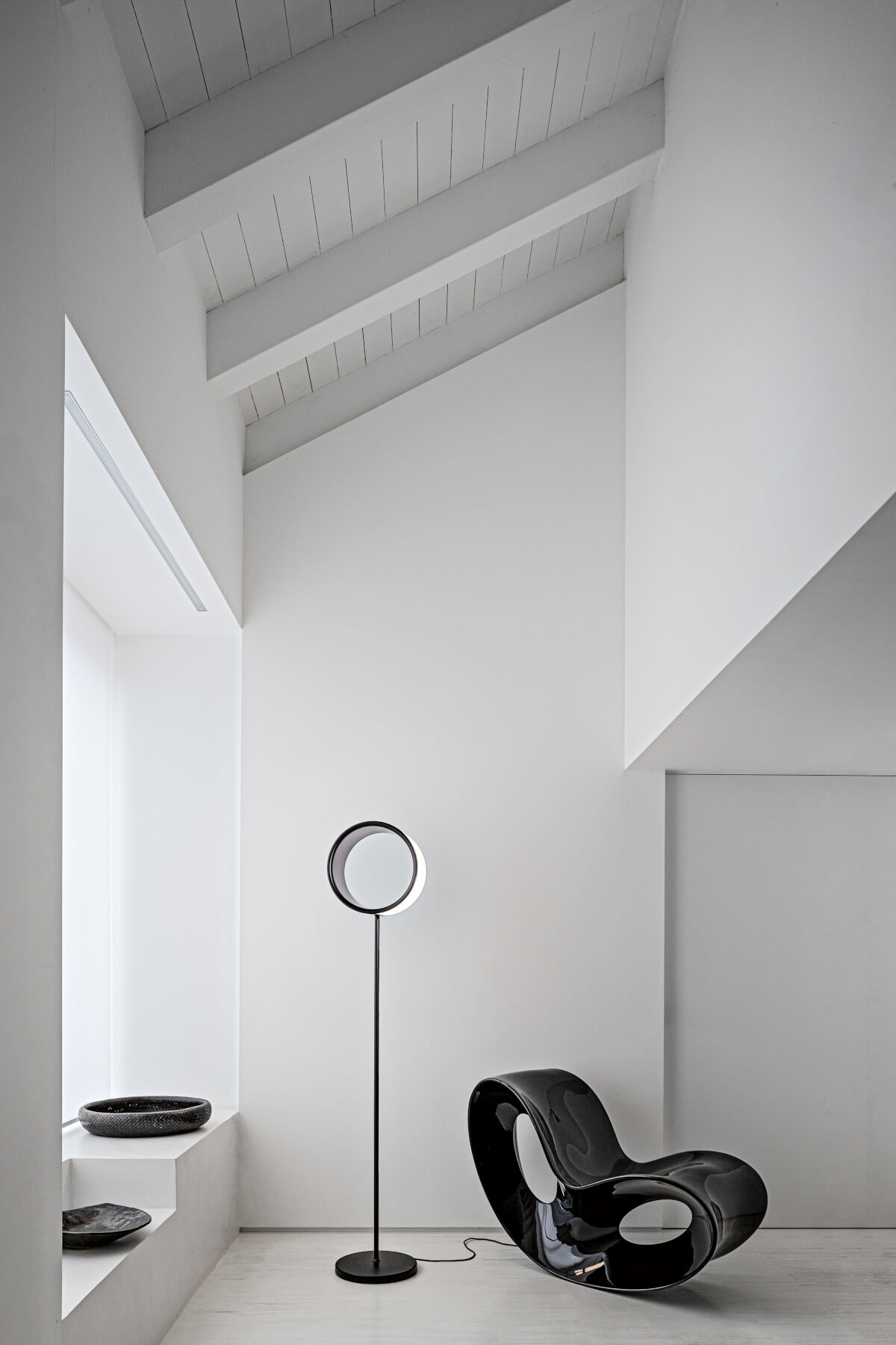 Magis Lost LED Stehleuchte mit klarer Linienführung, funktional und modern – Premiumqualität aus Italien