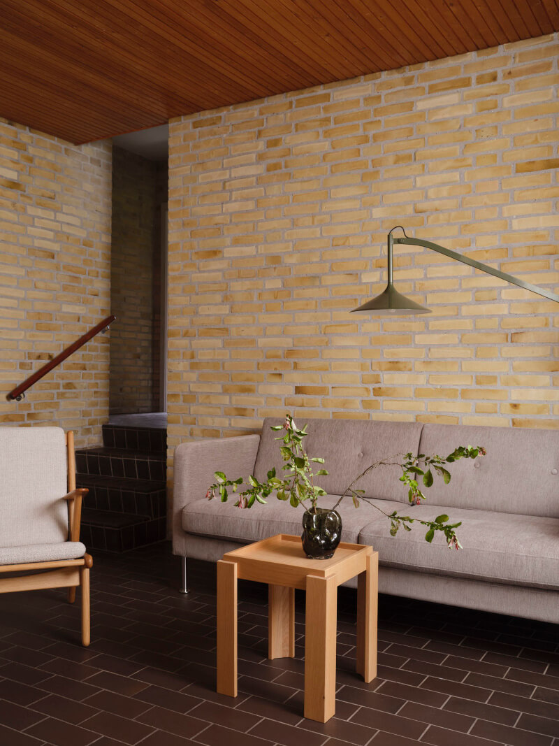 Moderne U17 Hasle Wandleuchte von FDB Møbler, minimalistisch im Flur oder Wohnzimmer eingesetzt, elegante Raumwirkung