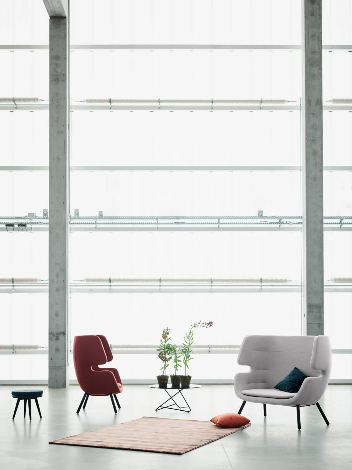 Softline Moai Sofa 2-Sitzer, modernes Stoffsofa mit minimalistischer Formensprache und hohem Komfort