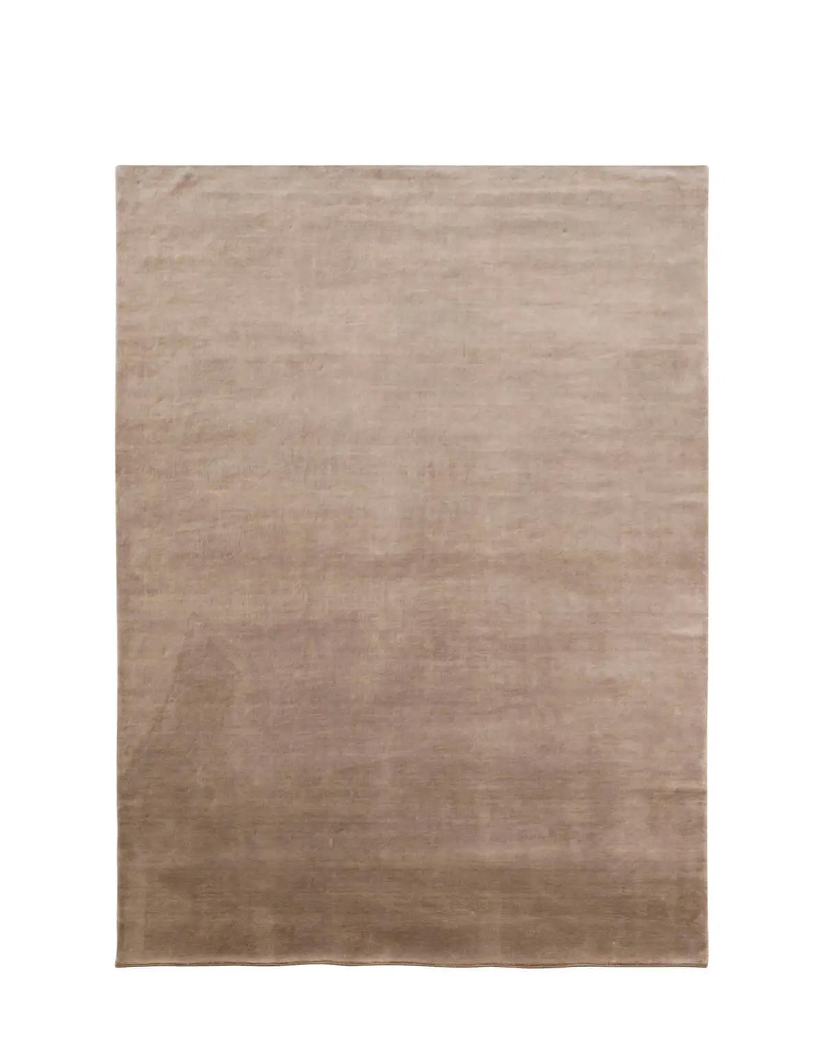 Rechteckiger Massimo Copenhagen Earth Bamboo Teppich in Cashmere mit warmer beigebrauner Farbgebung und sanften, unregelmäßigen Schattierungen.