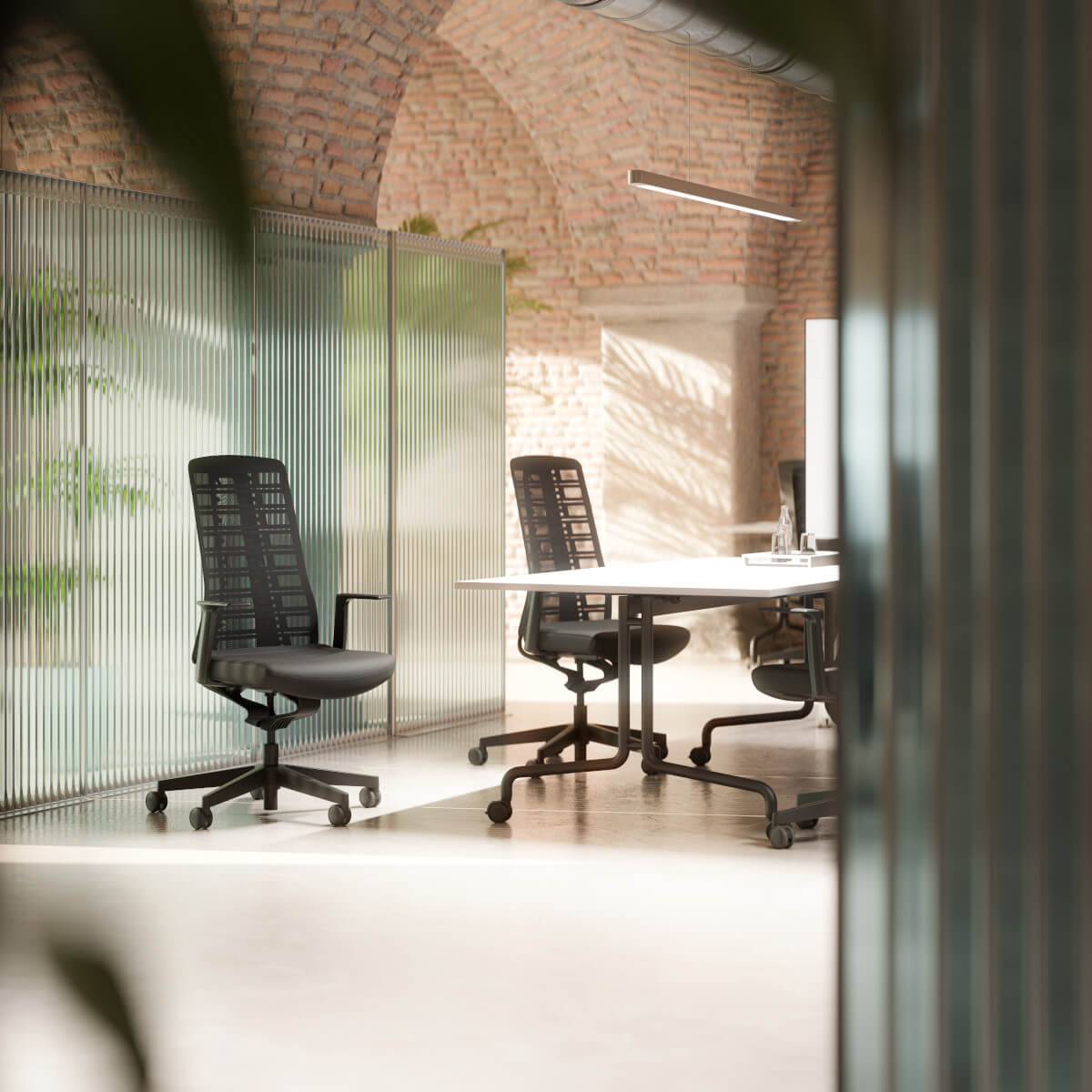 Ergonomischer Bürostuhl Interstuhl PUREis3 PU113 mit synchroner Bewegungsfunktion und modernem Design.