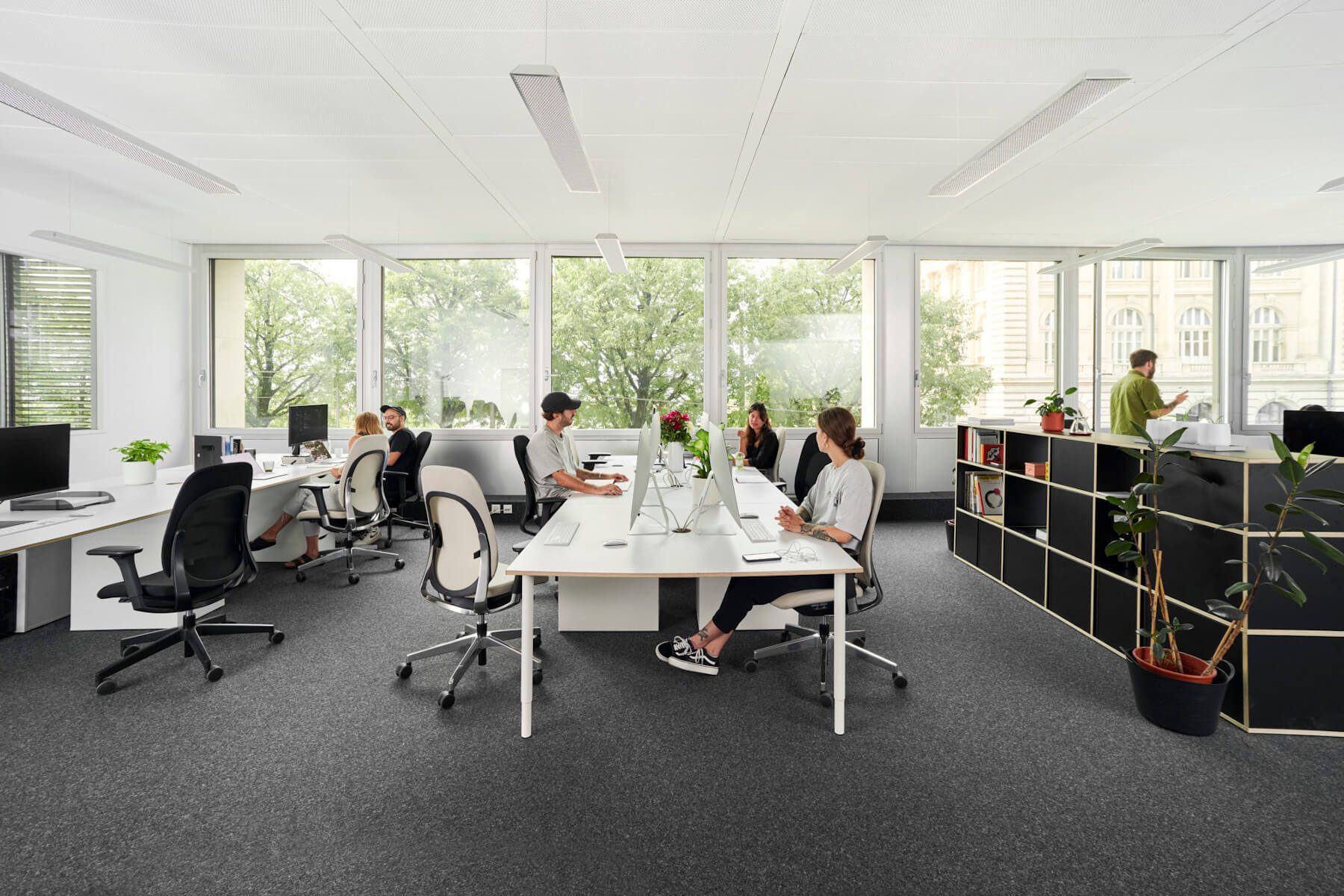 Giroflex 40-4049 Bürostuhl mit ergonomischem Netzrücken und verstellbarer Rückenlehne