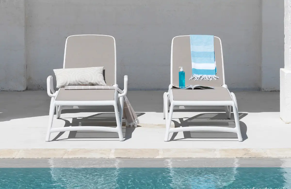 nardi-gartenliegen-weiss-pool-sonnenliegen.webp?width=3000