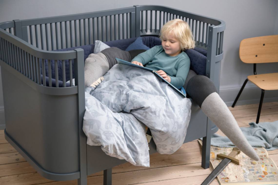 Das Sebra Bett Baby & Junior, weiß Sebra Das Sebra Bett Baby Junior im Kinderzimmer Ambiente