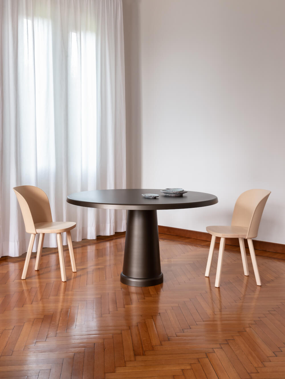 Großer Magis All-Round Tisch für Essbereich oder Meeting, hochwertig, modern und flexibel einsetzbar