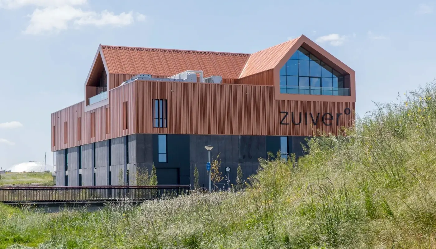 zuiver-firmensitz-niederlande-gebaeude.webp?width=3000