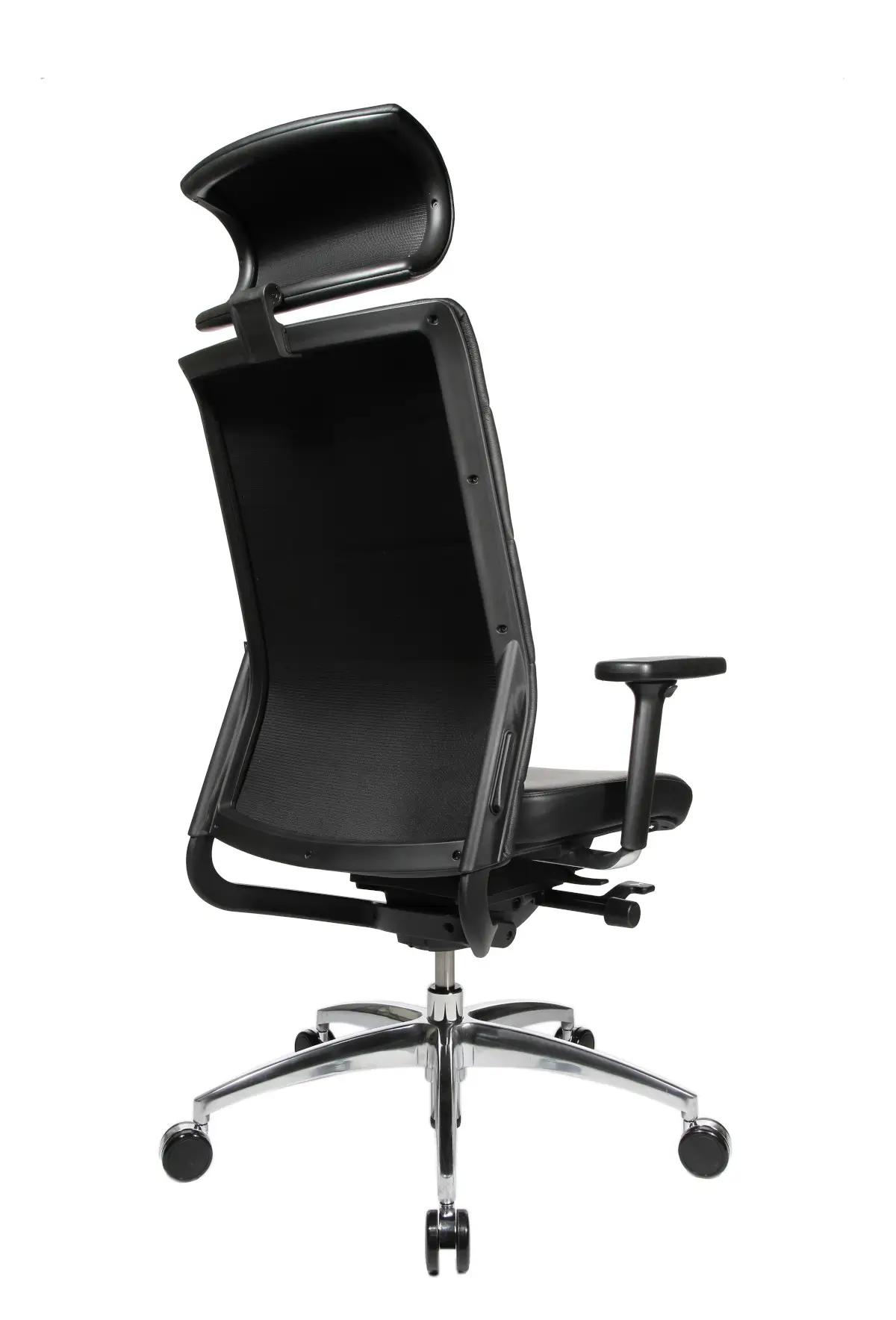 Wagner ErgoMedic 100-4 Bürostuhl mit schwarzem Lederbezug, ergonomischer Kopfstütze und Aluminium-Fußkreuz in schräger Rückansicht.
