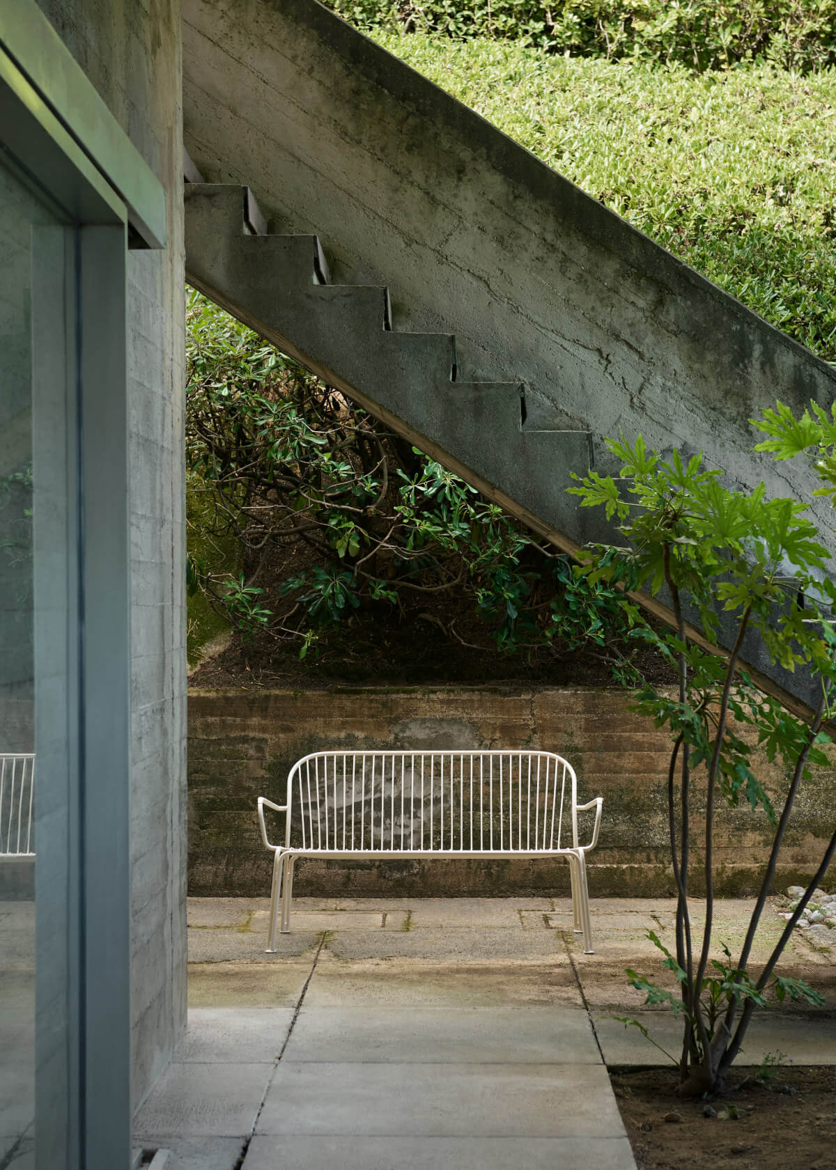 &Tradition Thorvald SC110 Loungesofa wetterfest aus pulverbeschichtetem Stahl für Terrasse und Garten