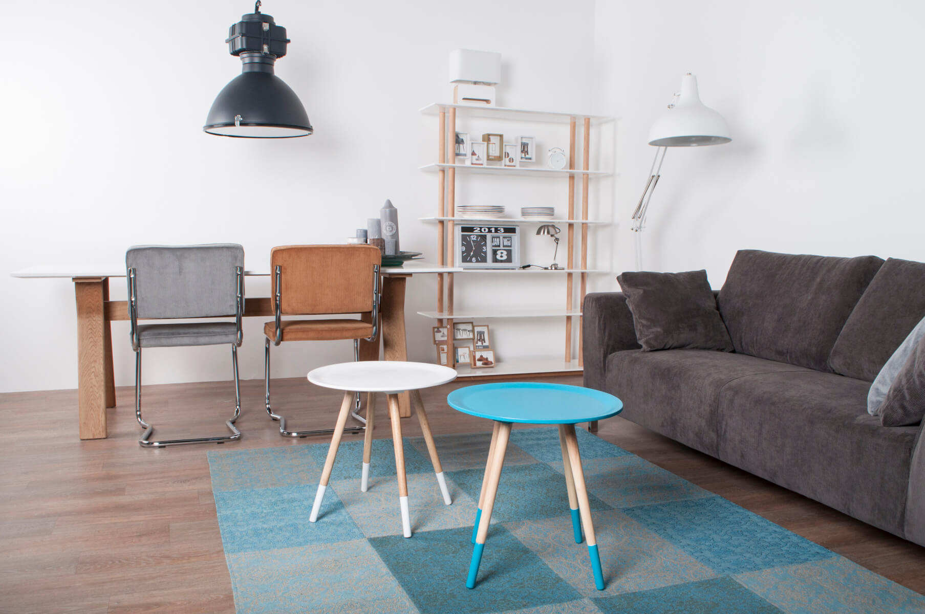 Zuiver Ridge Kink Rib Stuhl mit modernem Design und Rippstruktur, ideal für zeitgemäße Esszimmer und Büros