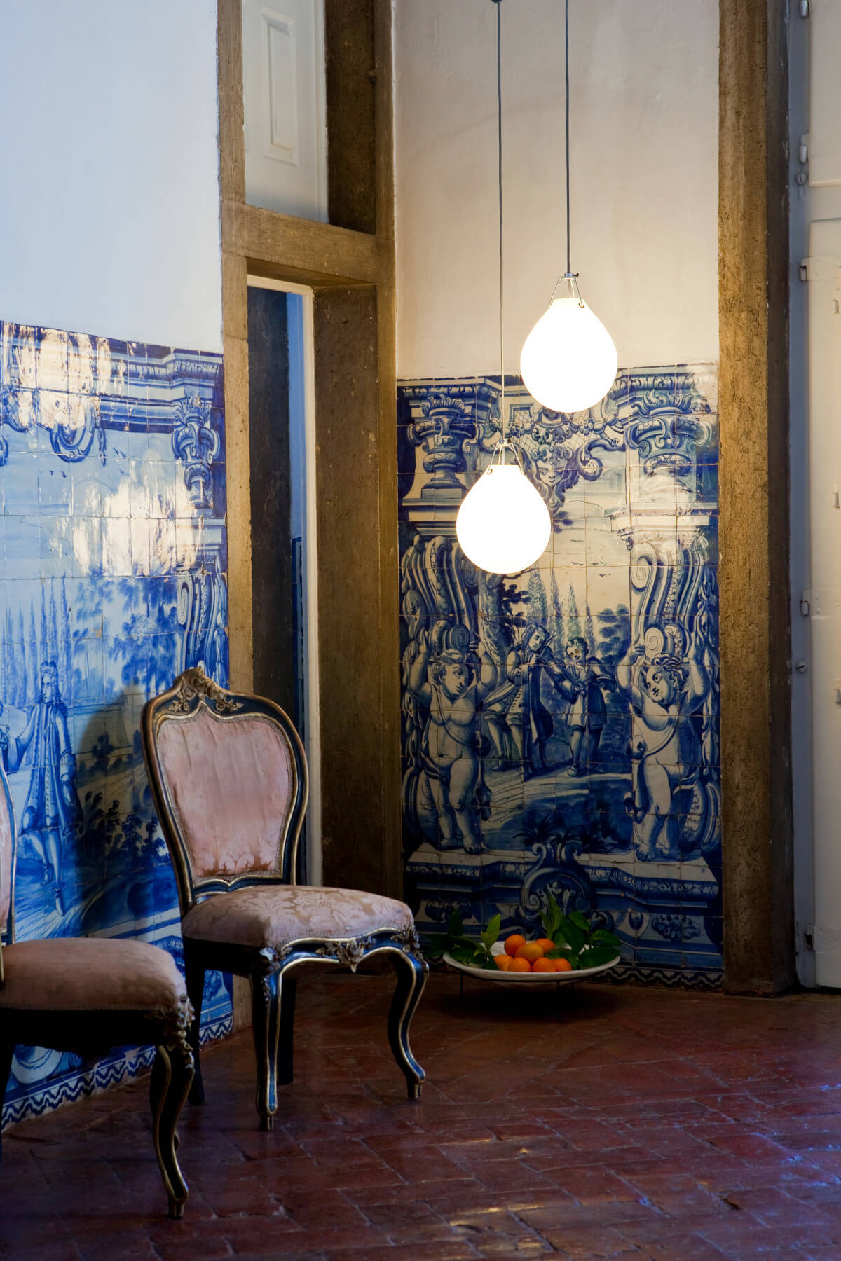 Zeitlose Moser Pendelleuchte von Louis Poulsen mit sanftem Licht und skandinavischem Design für jede Umgebung.