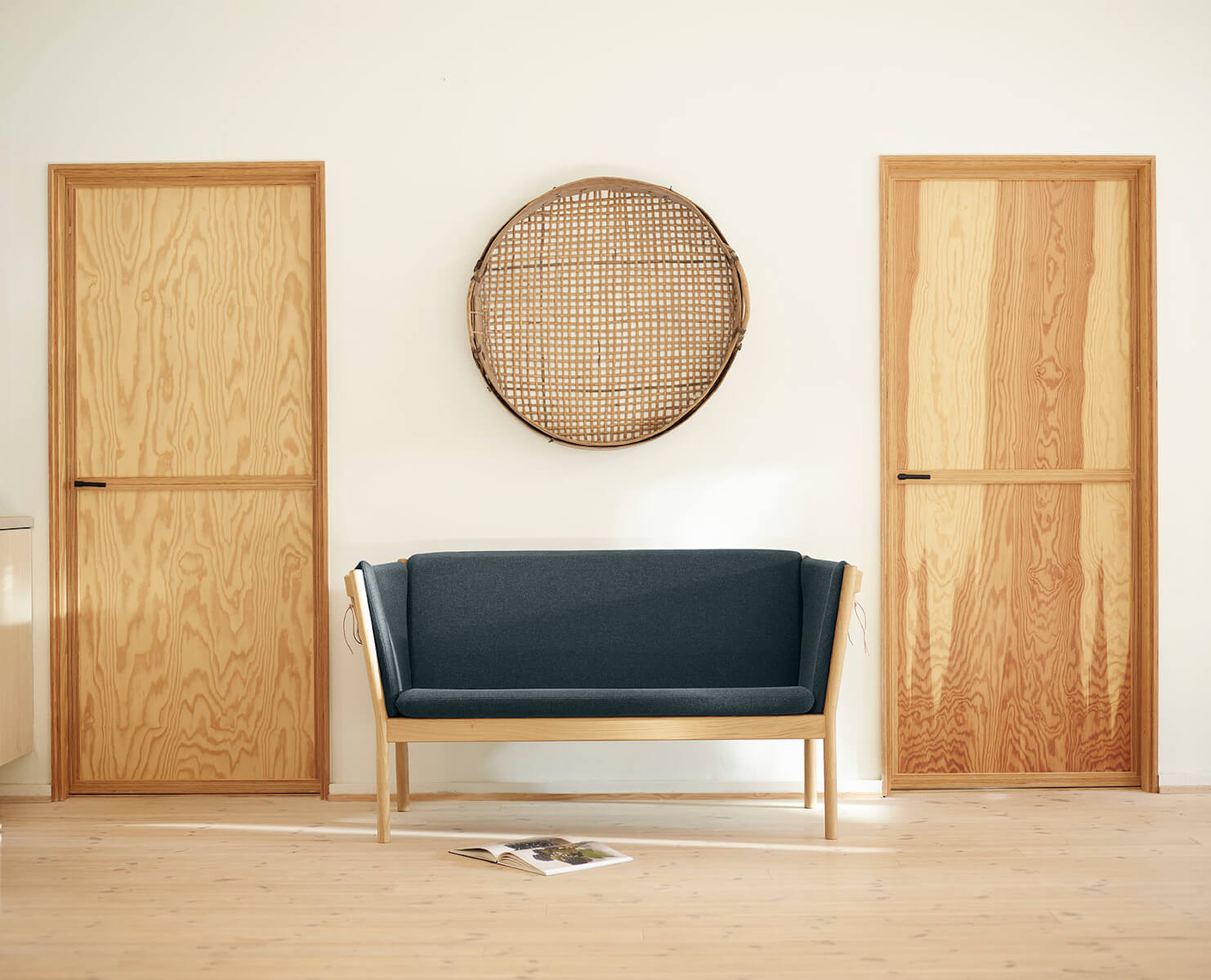 Modernes J148 Sofa 2-Sitzer von FDB Møbler, komfortabel und langlebig – dänisches Design für Wohnzimmer